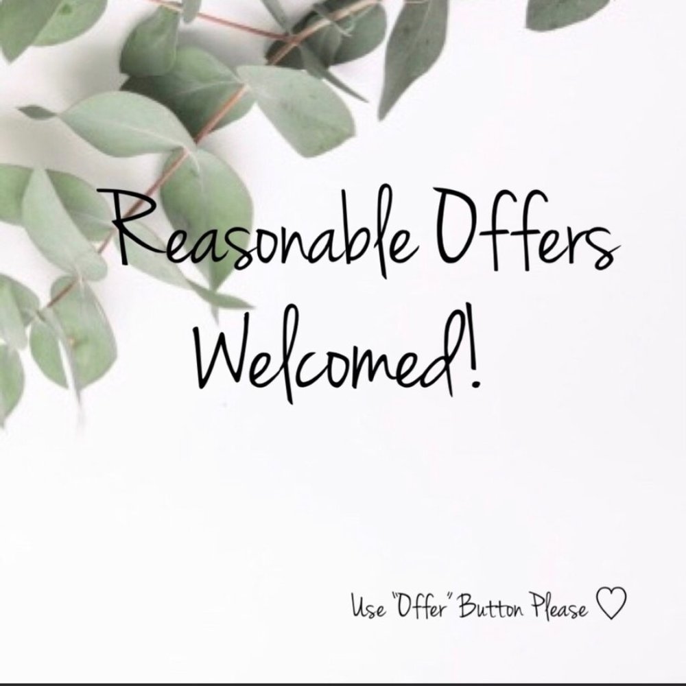 MAKE ME AN OFFER👛👗👙🛍👠